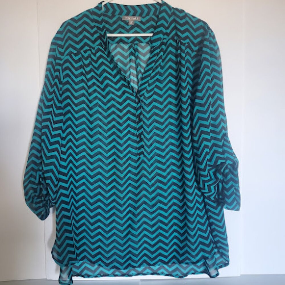 Roz & Ali Women's Size 3X Green Black Zigzag Sheer 3/4 Sleeve V-Neck Shirt